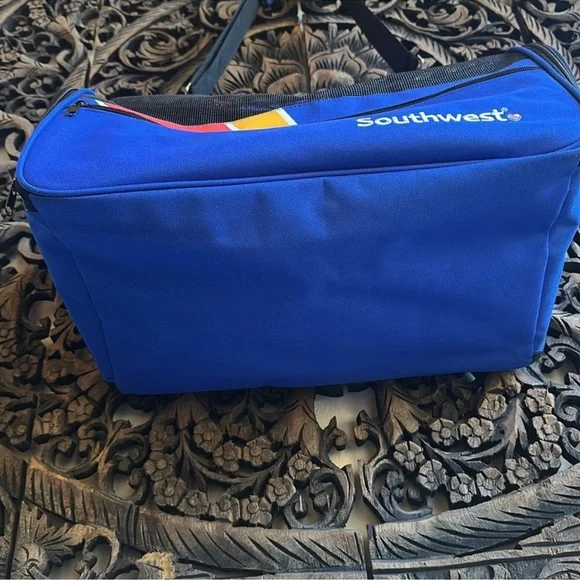 Southwest Airlines Branded Blue Soft Sided Pet Carrier Cat Small Dog Strap - Picture 4 of 7